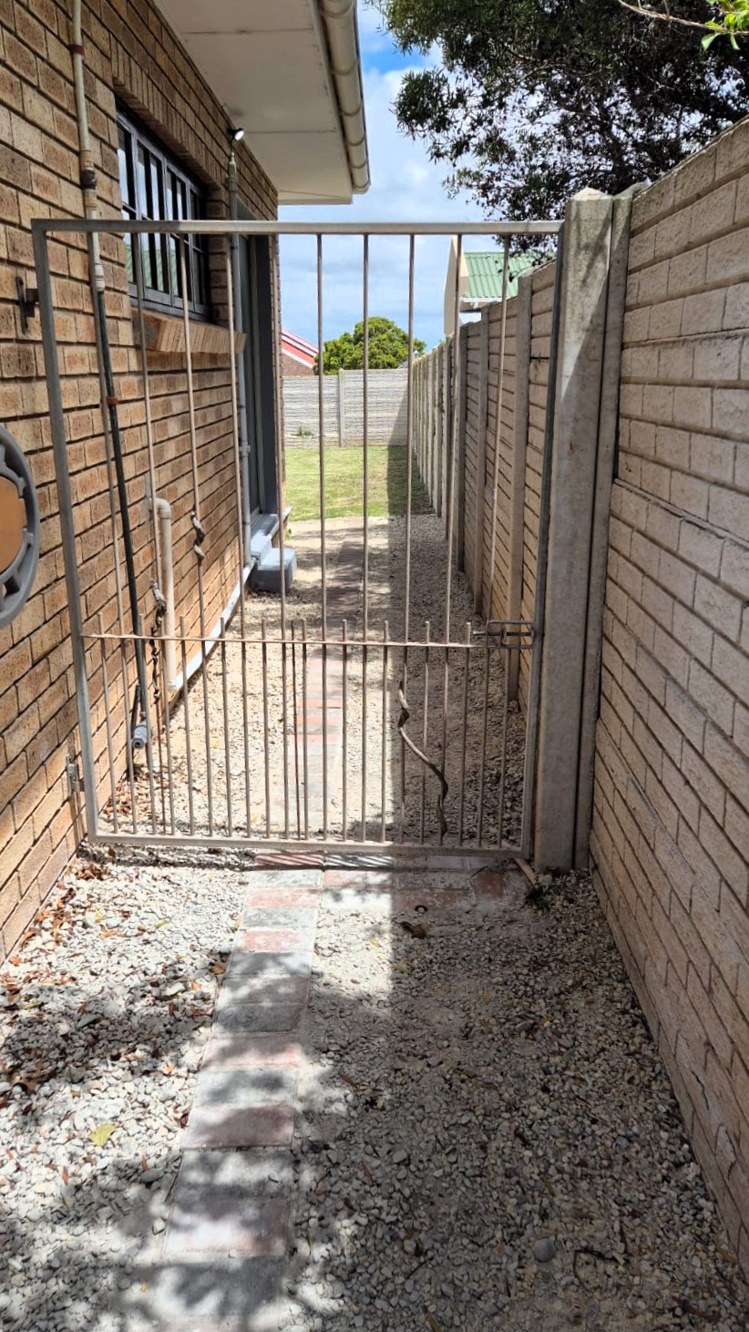 3 Bedroom Property for Sale in Wavecrest Eastern Cape